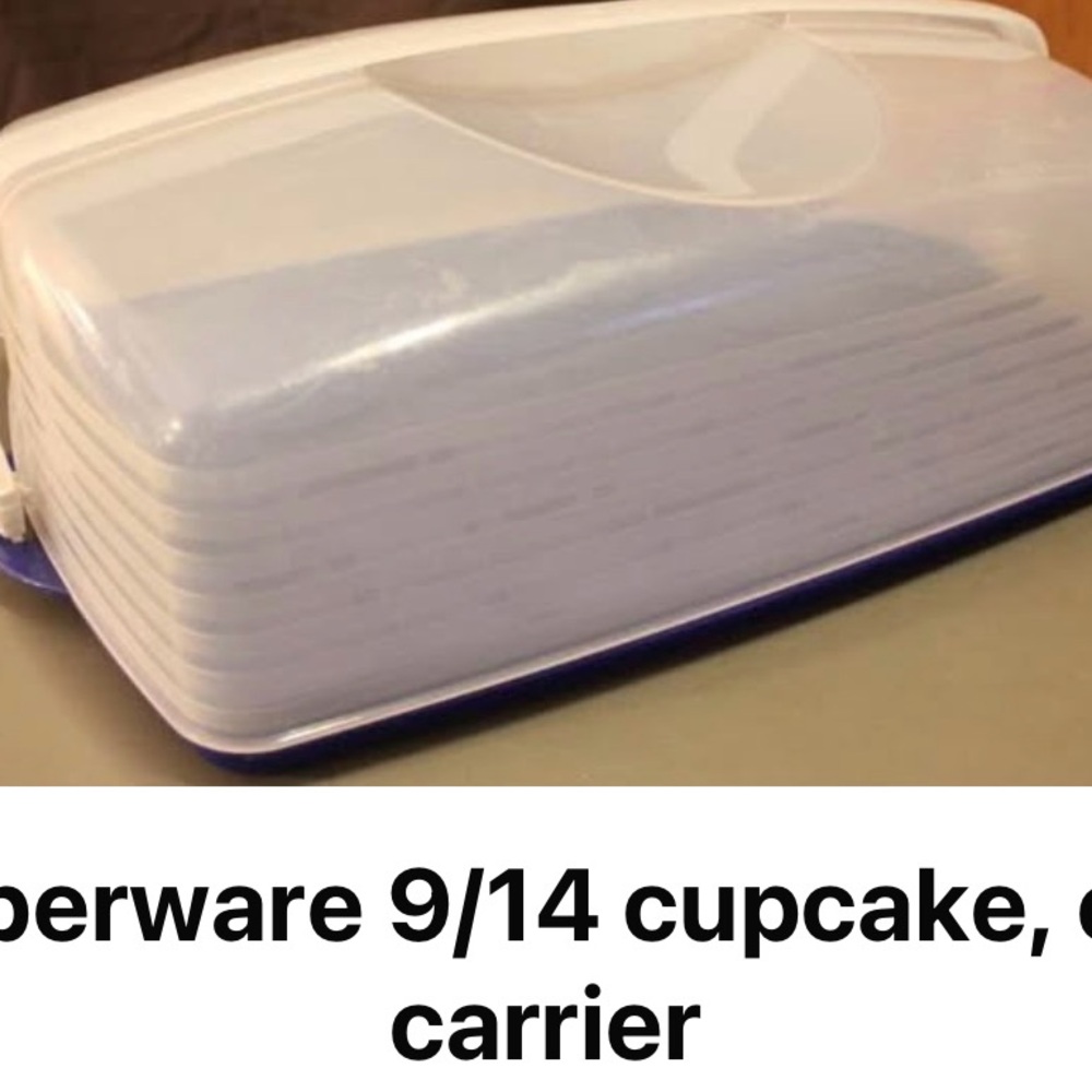 Tupperware White and Blue Cupcake Holder